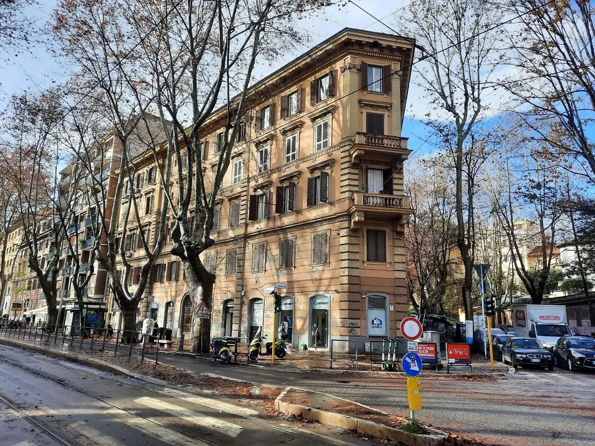 Ema Flat In Trastevere ローマ アパート